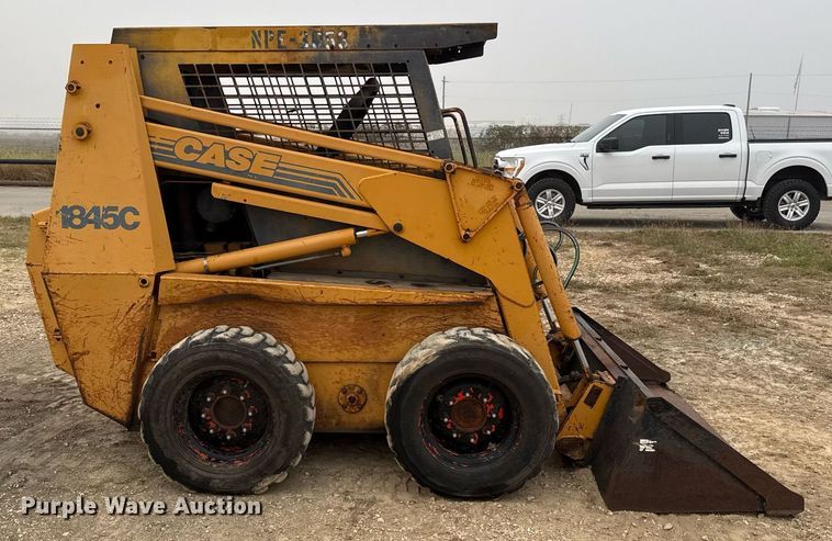 image for item EJ3302 1999 Case 1845C skid steer loader