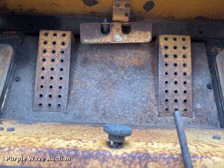 image for item EJ3302 1999 Case 1845C skid steer loader