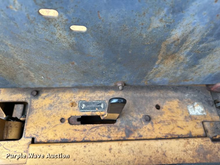 image for item EJ3302 1999 Case 1845C skid steer loader