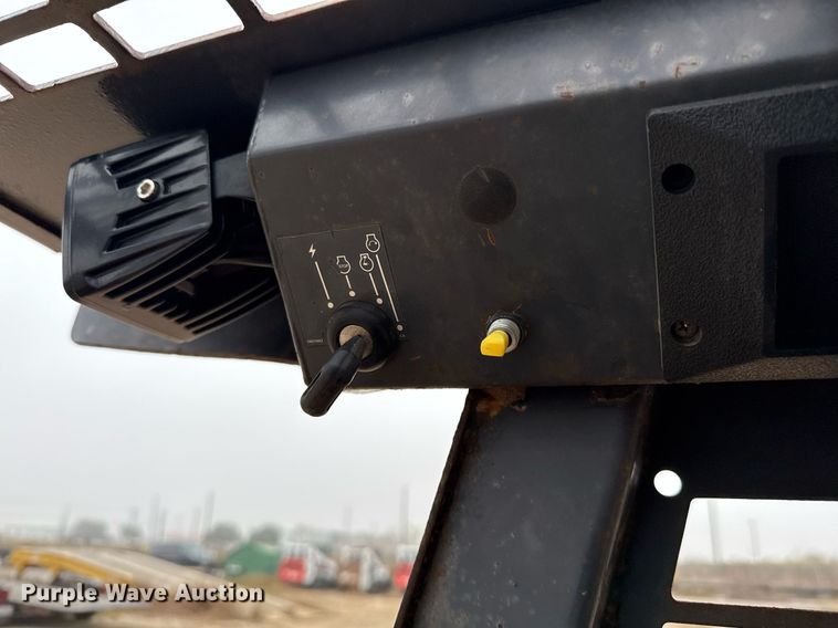 image for item EJ3302 1999 Case 1845C skid steer loader