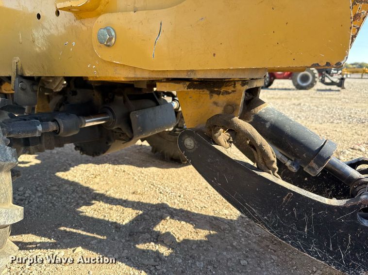 image for item EJ3307 2017 Vermeer RTX450 trencher