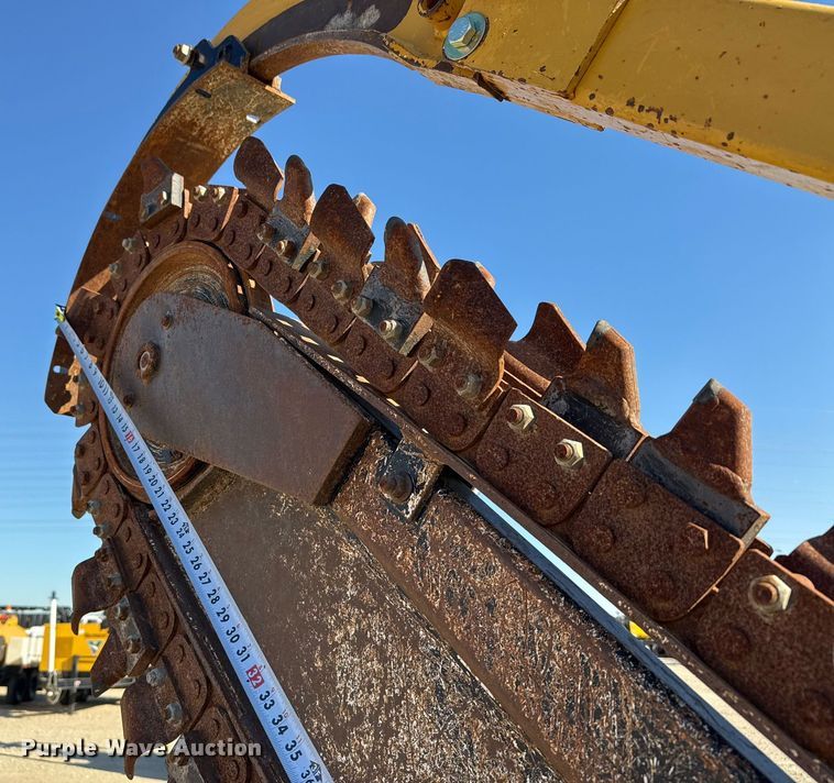 image for item EJ3307 2017 Vermeer RTX450 trencher