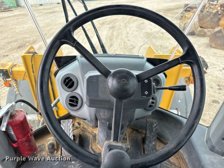 image for item EJ3342 2019 John Deere 544L wheel loader