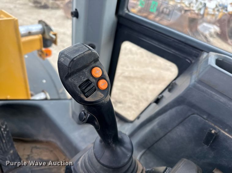 image for item EJ3342 2019 John Deere 544L wheel loader