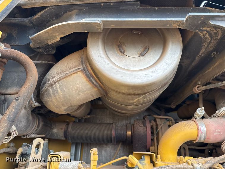 image for item EJ3342 2019 John Deere 544L wheel loader