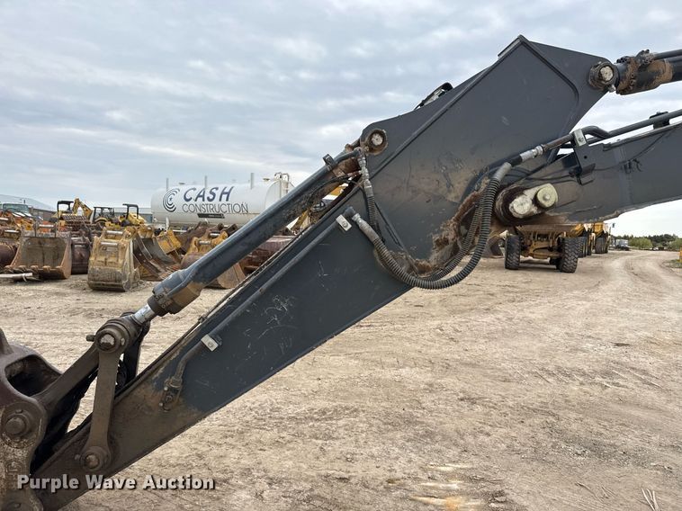 image for item EJ3358 2018 John Deere 210G LC excavator