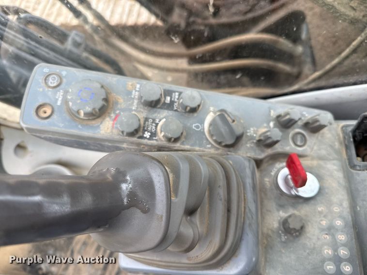 image for item EJ3358 2018 John Deere 210G LC excavator