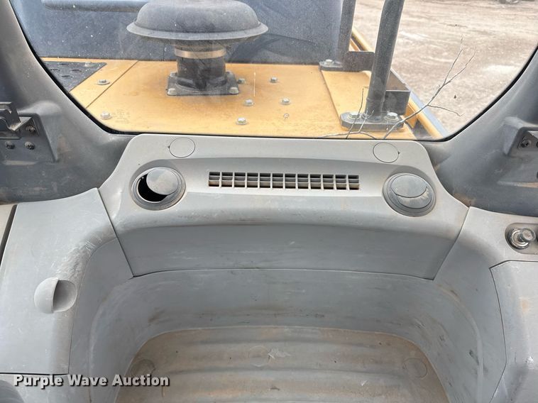 image for item EJ3358 2018 John Deere 210G LC excavator