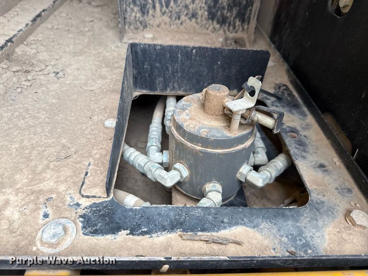 image for item EJ3358 2018 John Deere 210G LC excavator