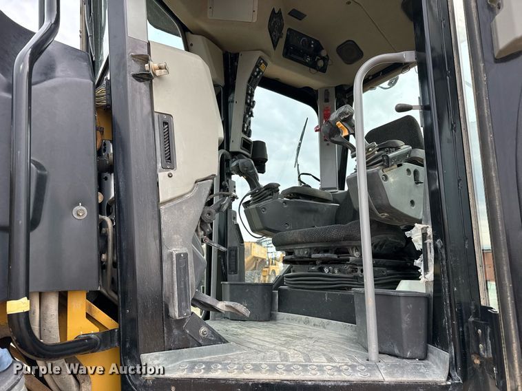 image for item EJ3360 2016 Caterpillar 140M3 motor grader