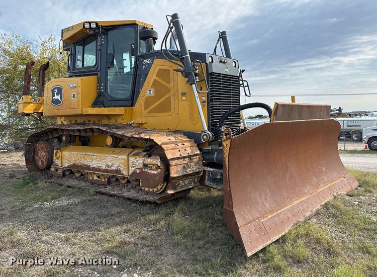 image for item EJ3361 2020 John Deere 850L dozer