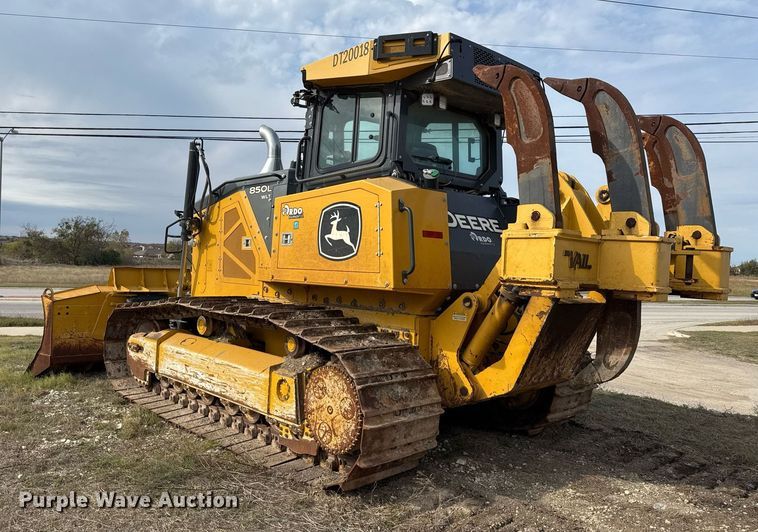 image for item EJ3361 2020 John Deere 850L dozer