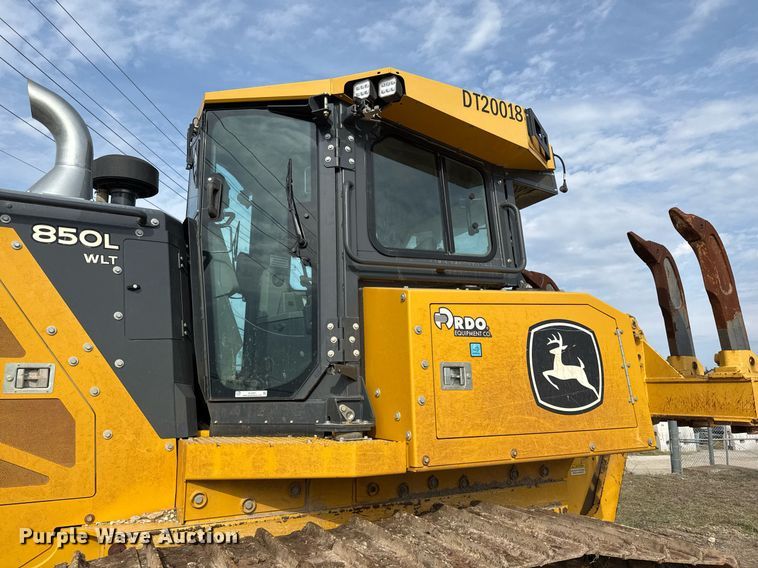 image for item EJ3361 2020 John Deere 850L dozer