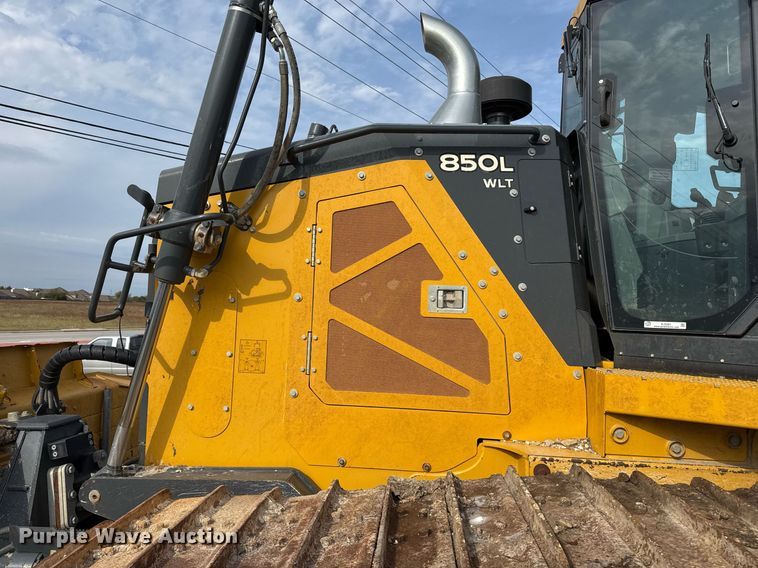 image for item EJ3361 2020 John Deere 850L dozer