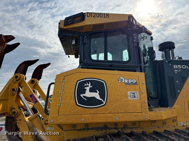 image for item EJ3361 2020 John Deere 850L dozer