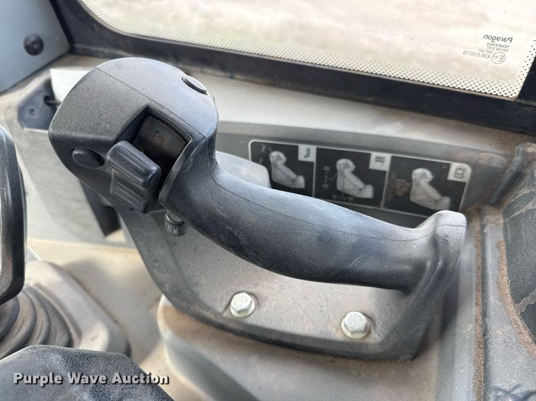 image for item EJ3361 2020 John Deere 850L dozer