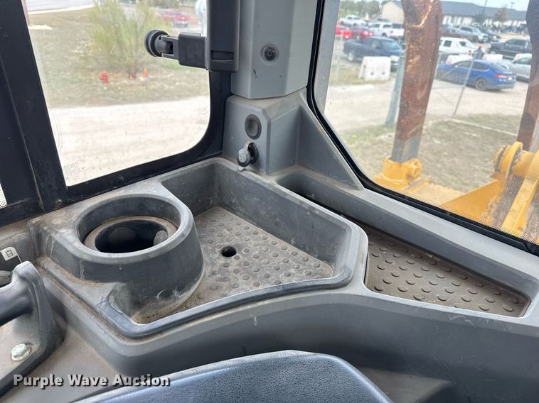 image for item EJ3361 2020 John Deere 850L dozer