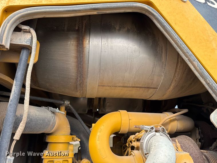 image for item EJ3361 2020 John Deere 850L dozer