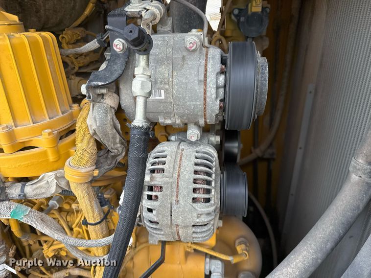 image for item EJ3361 2020 John Deere 850L dozer