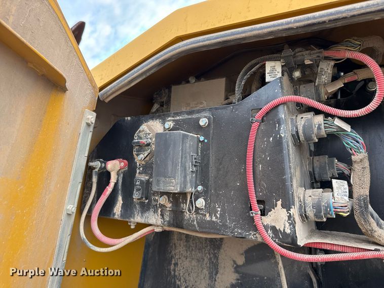 image for item EJ3361 2020 John Deere 850L dozer