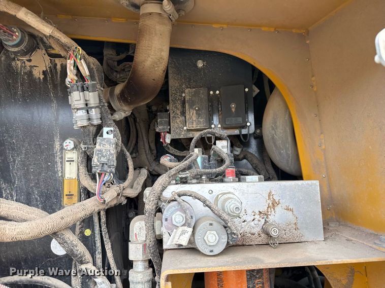 image for item EJ3361 2020 John Deere 850L dozer