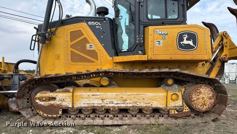 image for item EJ3361 2020 John Deere 850L dozer