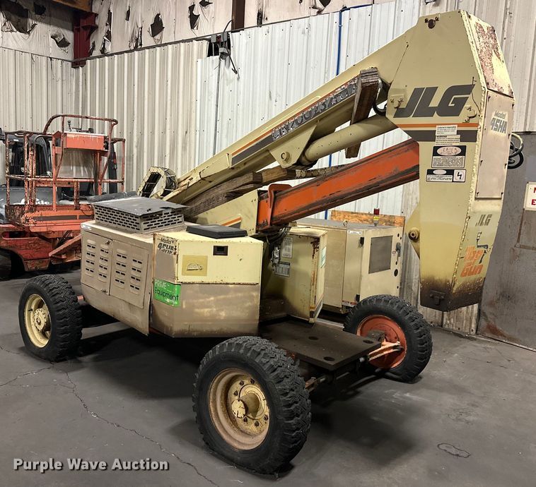 image for item EJ5125 1988 JLG 45H boom lift