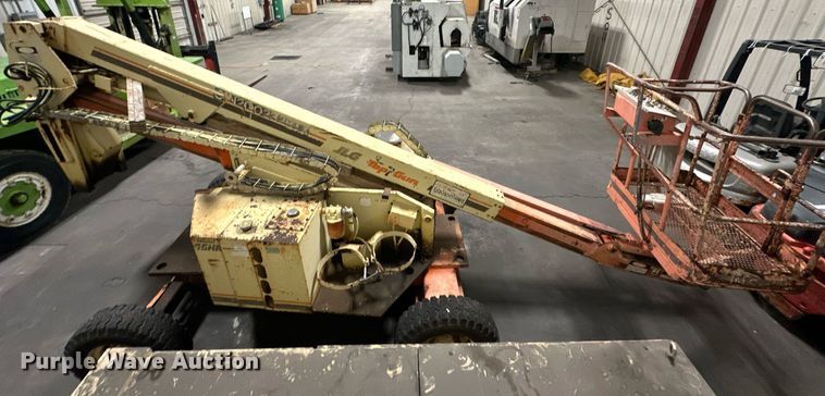 image for item EJ5125 1988 JLG 45H boom lift