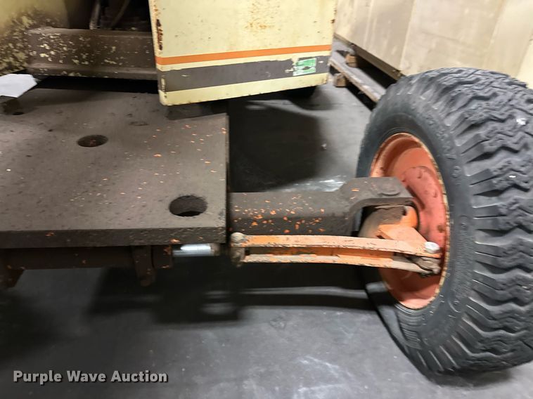 image for item EJ5125 1988 JLG 45H boom lift