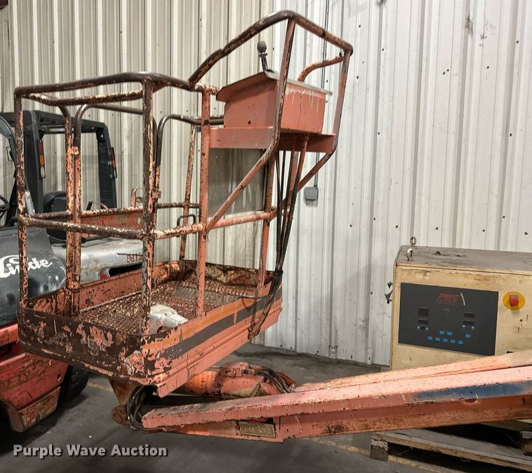image for item EJ5125 1988 JLG 45H boom lift