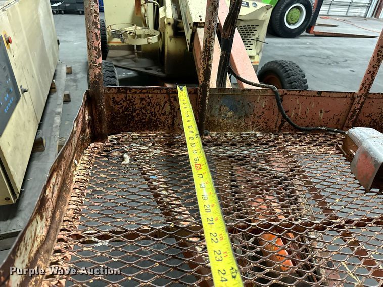 image for item EJ5125 1988 JLG 45H boom lift