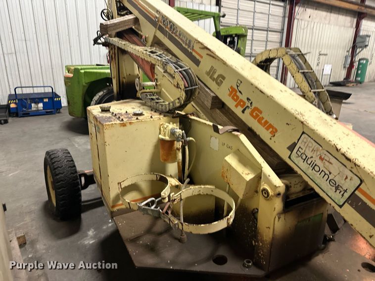 image for item EJ5125 1988 JLG 45H boom lift