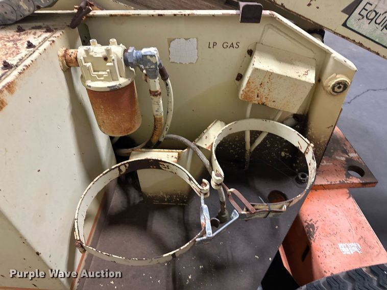 image for item EJ5125 1988 JLG 45H boom lift