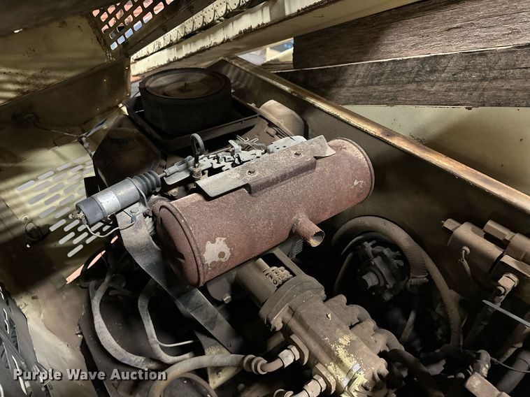 image for item EJ5125 1988 JLG 45H boom lift