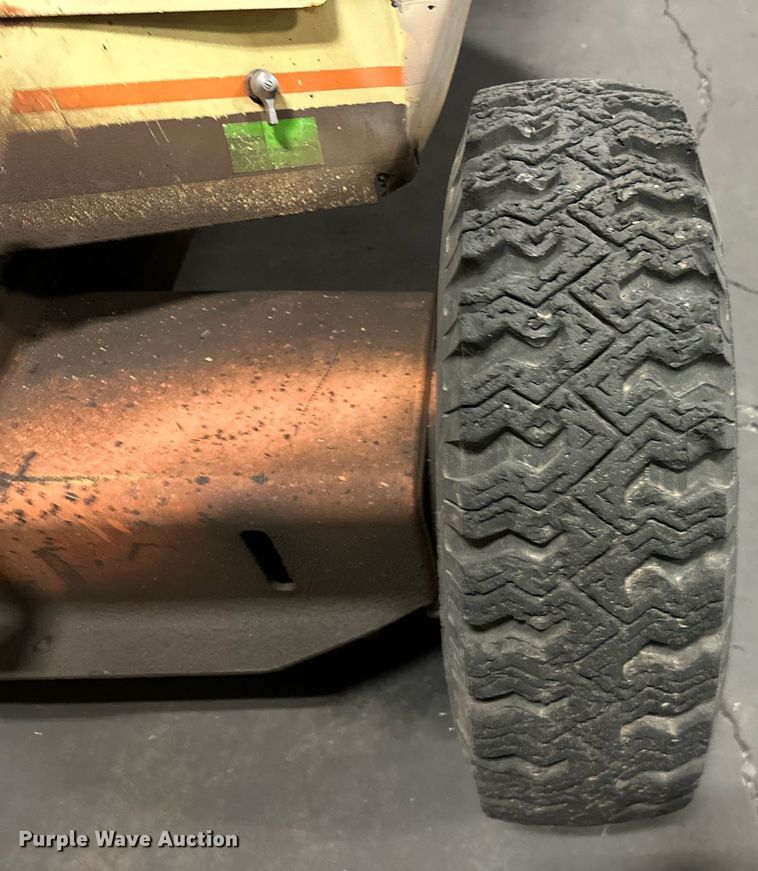 image for item EJ5125 1988 JLG 45H boom lift