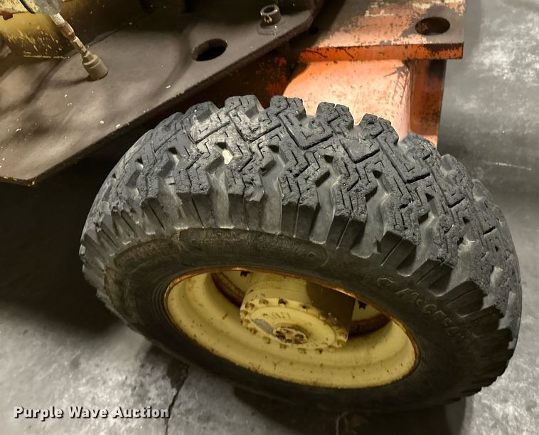 image for item EJ5125 1988 JLG 45H boom lift