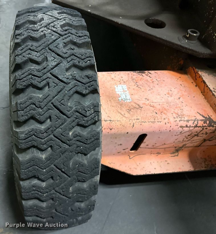 image for item EJ5125 1988 JLG 45H boom lift