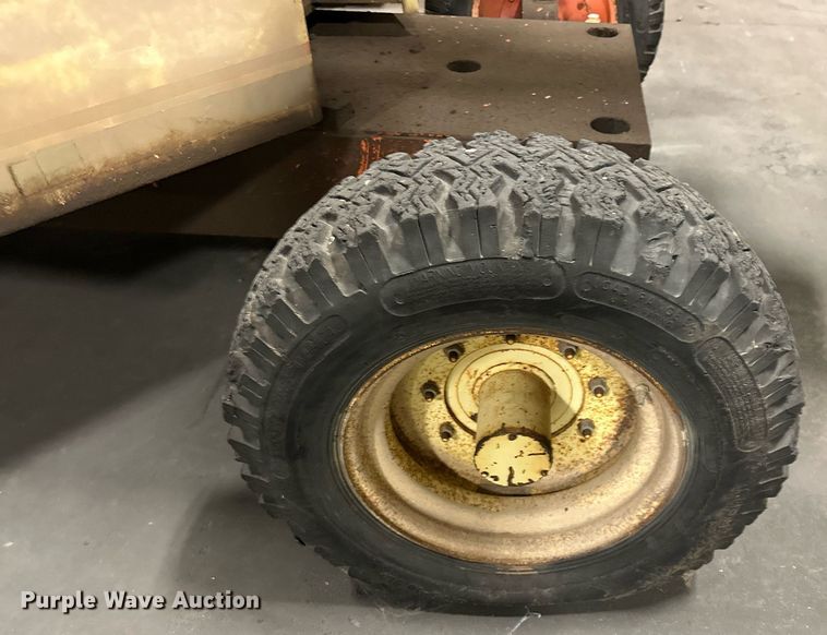 image for item EJ5125 1988 JLG 45H boom lift