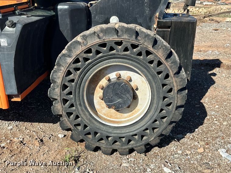 image for item EJ5160 2014 JLG G10-43A telehandler