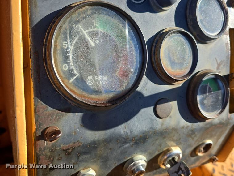 image for item EK2428 1976 John Deere  350CE dozer