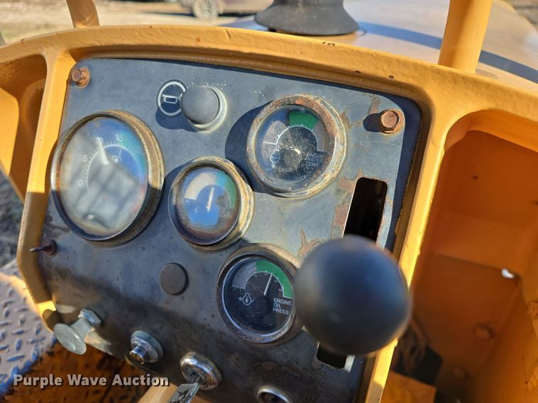 image for item EK2428 1976 John Deere  350CE dozer