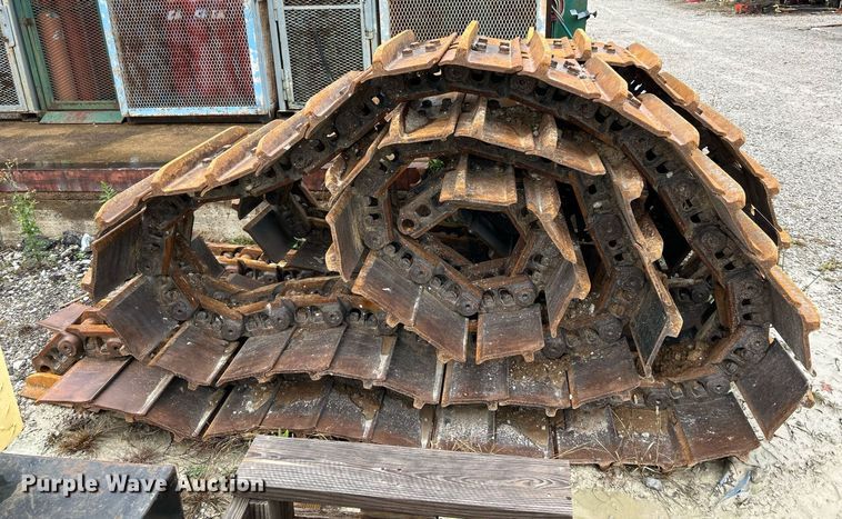 image for item EK3709 Caterpillar excavator tracks