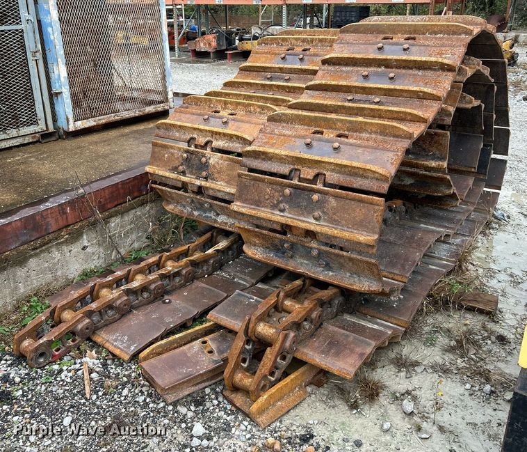 image for item EK3709 Caterpillar excavator tracks