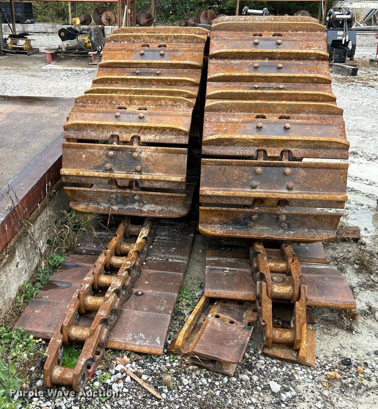 image for item EK3709 Caterpillar excavator tracks