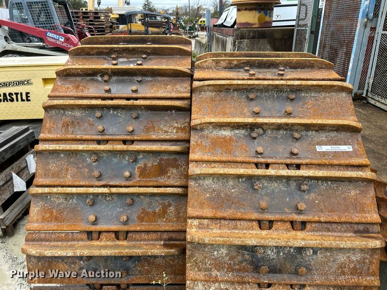 image for item EK3709 Caterpillar excavator tracks