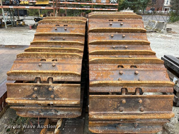 image for item EK3709 Caterpillar excavator tracks