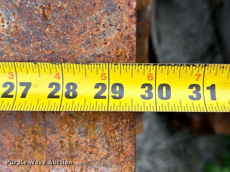 image for item EK3709 Caterpillar excavator tracks