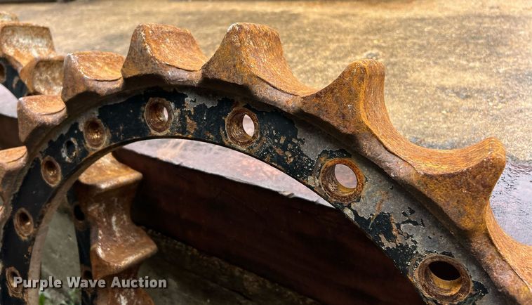 image for item EK3709 Caterpillar excavator tracks