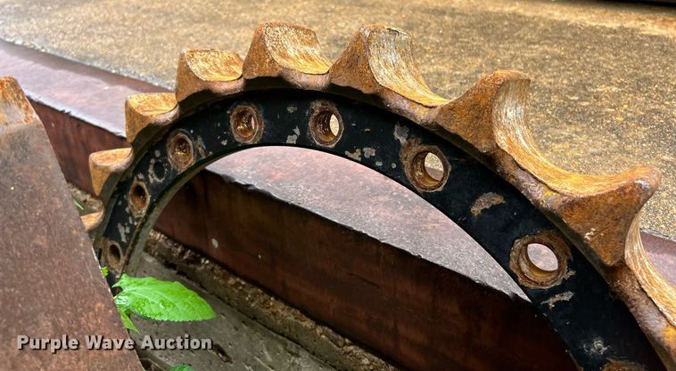 image for item EK3709 Caterpillar excavator tracks