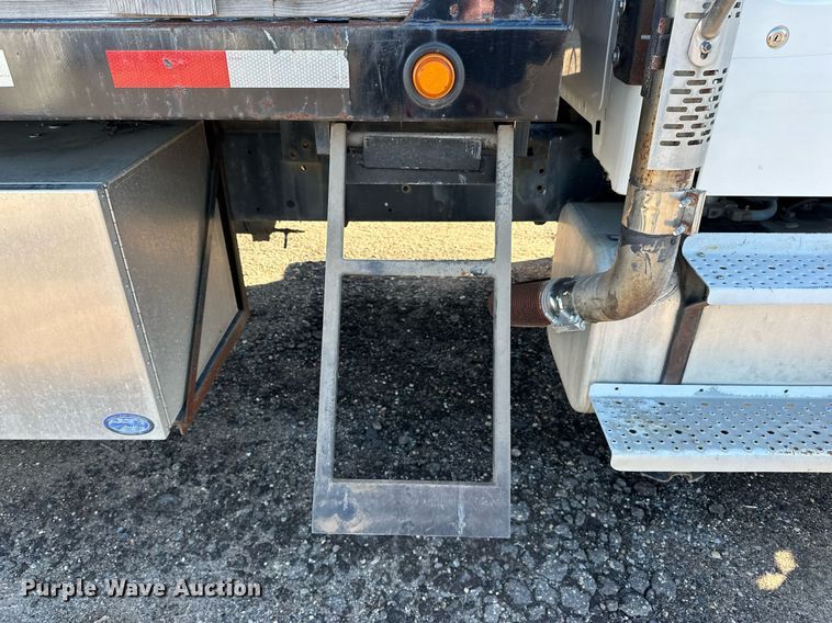 image for item EN2557 2004 Sterling  Acterra flatbed truck